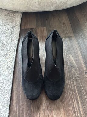 Naturalizer Black Suede V-Cut Slip-On Heels
